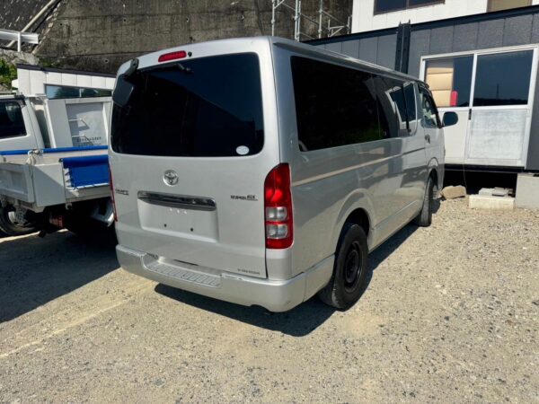 TOYOTA HIACE - Image 2