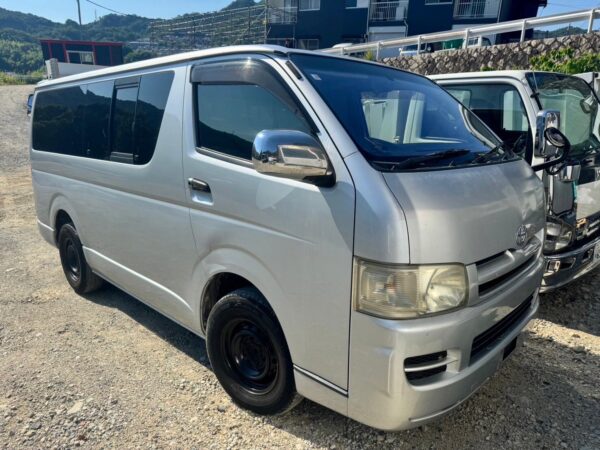 TOYOTA HIACE