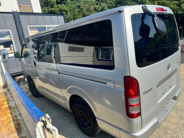 TOYOTA HIACE - Image 3