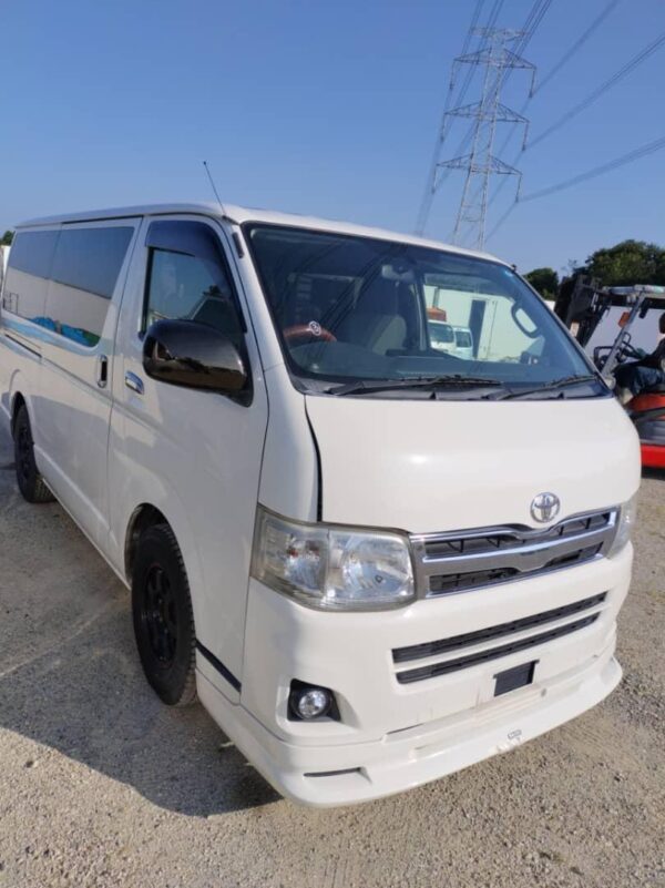 TOYOTA HIACE - Image 4